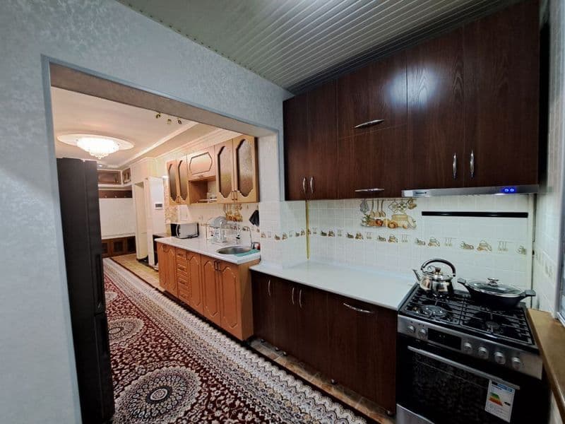 Район - Алмазарский<br />
Ориентир - Загс<br />
Комнат - 3<b