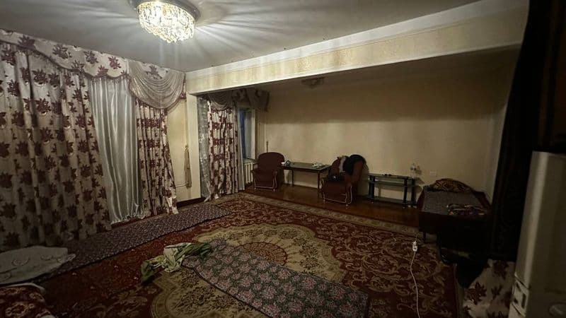 Ижара ойига 800 Минг сом (1 кишига)   маклерсиз<br />
4 хона