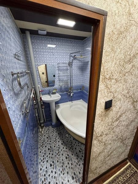 Qoraqamishda 2 xonali uyda faqat o'zim yashayman. Sheriklikk