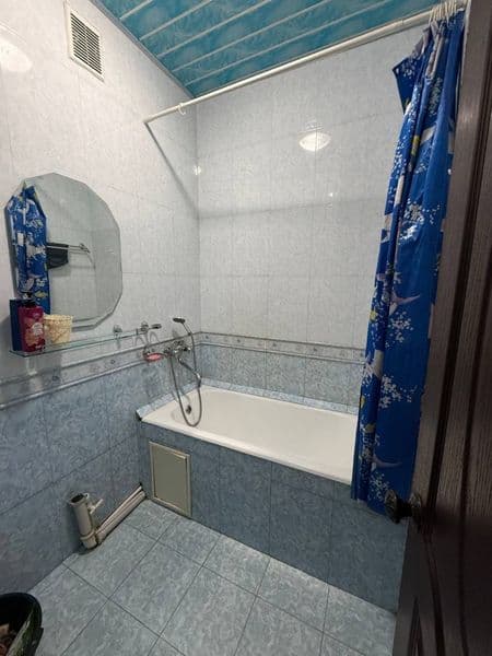 Chilonzor 12kvartal Shohmed klinika yonida 2ta qiz bola kera — фото 2