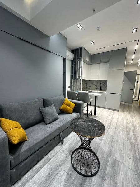 Квартира полностью обставлена мебелью и техникой звоните ест