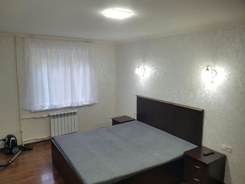 Bir honali uy yevroremontda lokatsiyasi zor Novza metrosiga 