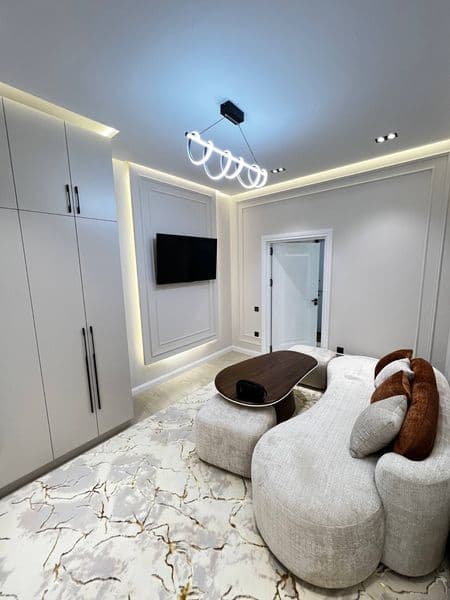 3 xona yangi remont hali hech kim yashamagan uzoq muddatga i