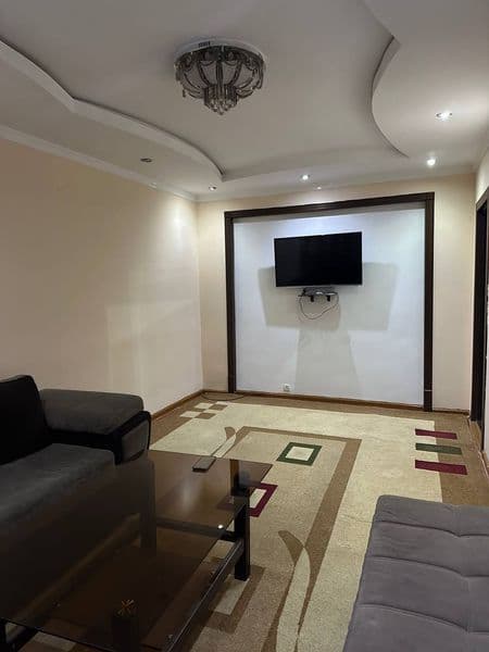 Юнус Абад 9  квартал, 2 этаж. 87 квадратных метров.