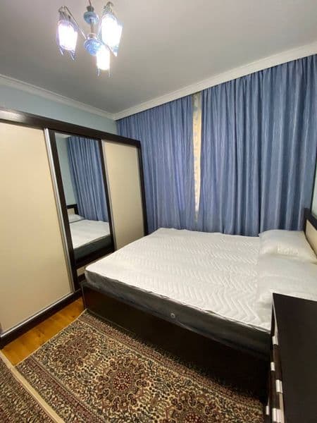 Kavartira 5 honali 1 etaj oldida kichkina hovlisi bor: tapch