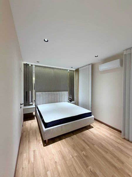 Район: Шайхантахур<br />
Адрес: Себзар<br />
<br />
• Комнат