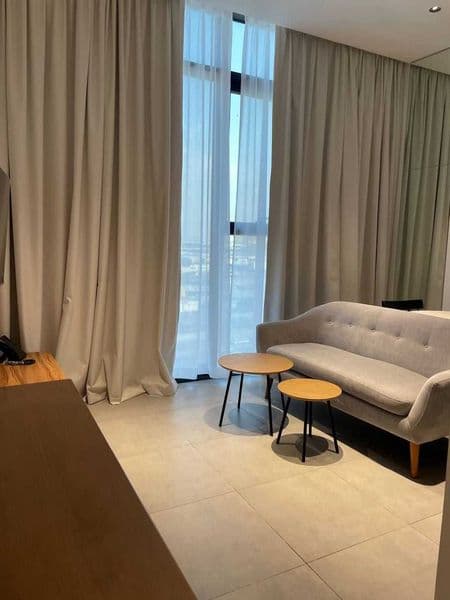 1 комнатную квартиру на 8 этаже,<br />
В квартире есть все н