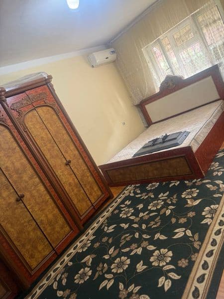 Сергели 8 худуд 2 хона 1 этаж оилага берилади гиламлариям бо