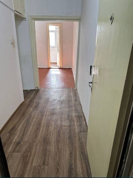 12-etajli dom<br />
7-etaj<br />
3 xona 4 xona qilingan dom 