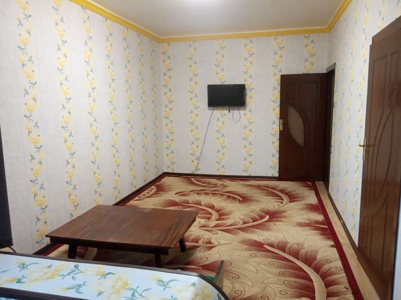 Аренда 2.хонали коракамиш 2/4 бозорча  олдида оилага берилад