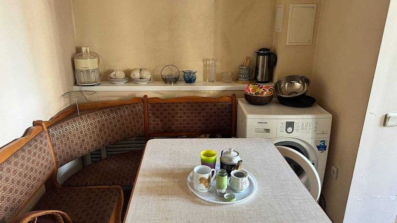 Большая изолированная спальня, просторная кухня, переходящая — фото 2