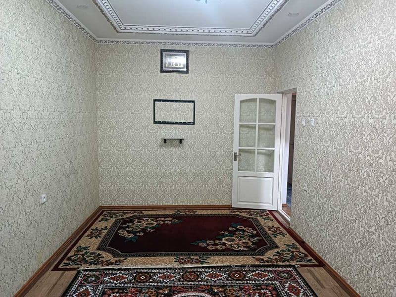 Квартира свежая и чистая. Без спальной мебели. Студентам и п