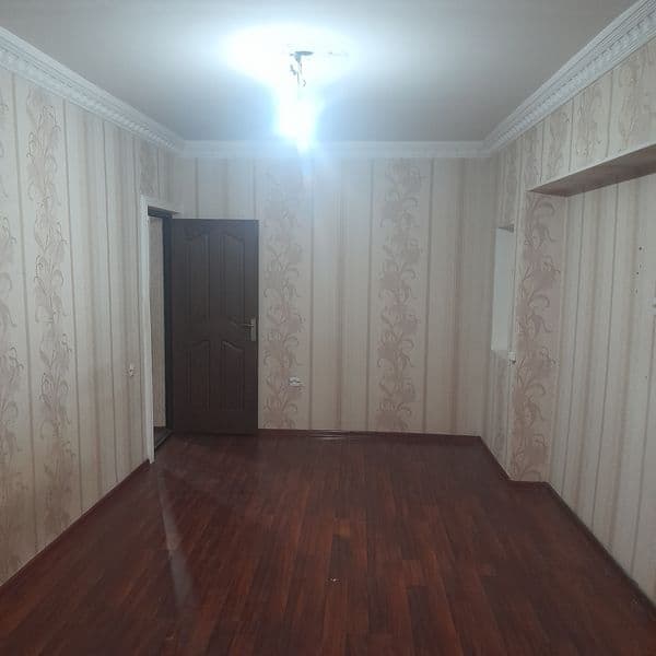 Аренда  коракамиш 1 .хонали 2.хонали клинган 4.этаж пустой у