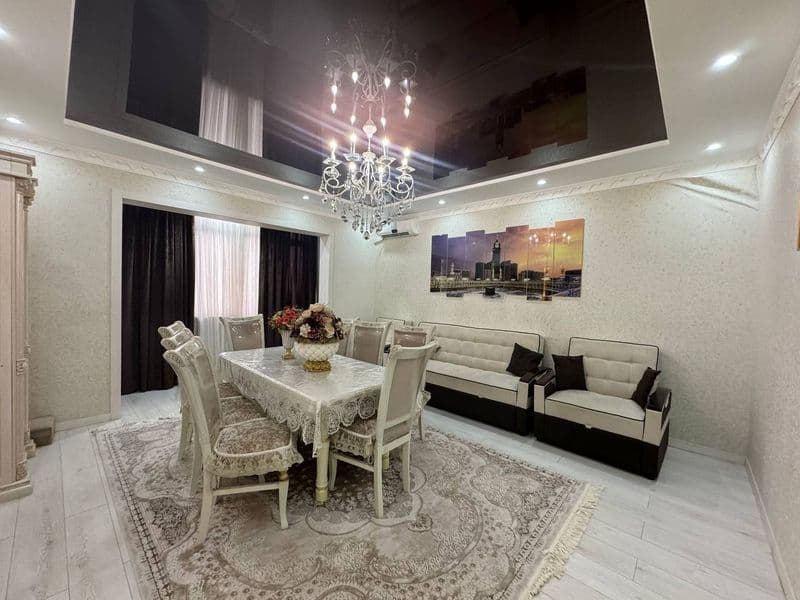 Сдается 2 комнатная квартира в центре города. Мирабадский р-