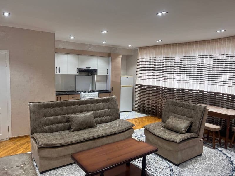 Отличное расположение дома - всё рядом - много магазинов, Це — фото 2