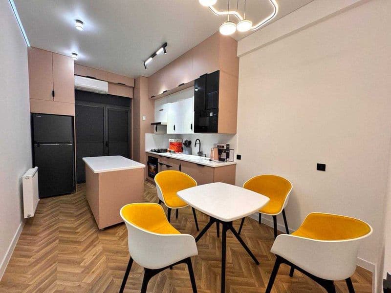 Район: Мирзо Улугбекский<br />
Адрес: Ц-1<br />
<br />
Комна