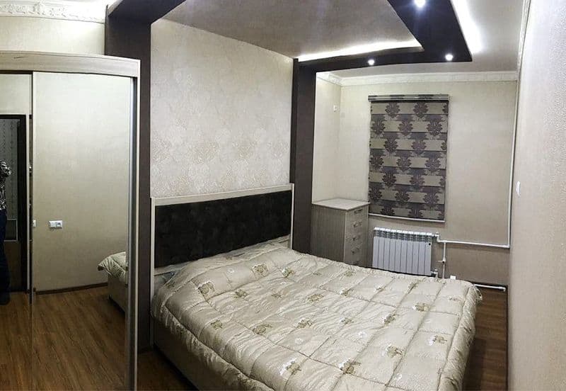 Отличное расположение дома - всё рядом - много магазинов, Це — фото 3