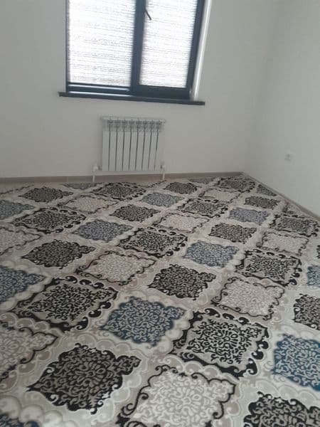 3 xonali sergeli  yangi darxonda remont juda zor yosh oilaga