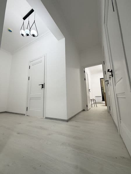 Oilaga uzoq muddatga arendaga beriladi. 1 xona Uy toza. Hech