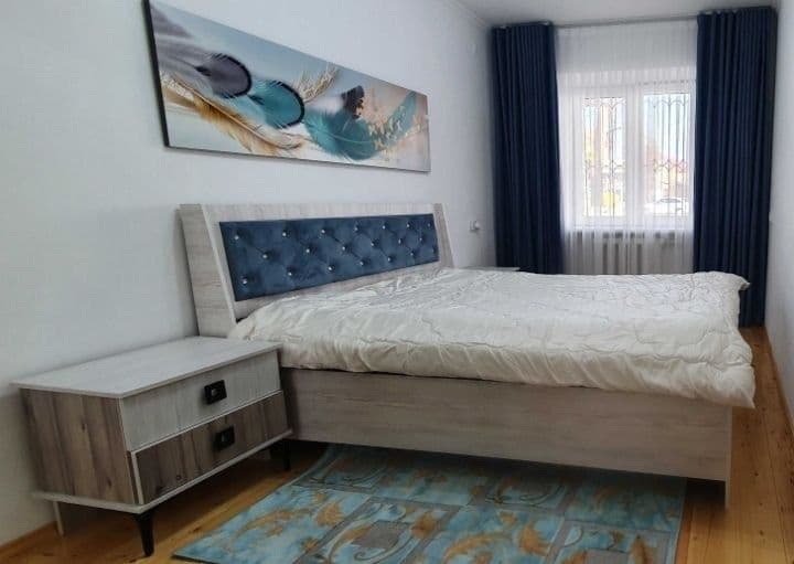 Есть варианты квартир от 300 долларов <br />
Сдам квартиру н