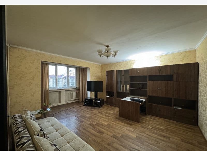 Ц 2<br />
2/8/9<br />
Плошад 60кв<br />
Цена 500$<br />
Услу