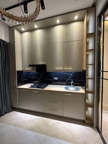 Отличное расположение дома - всё рядом - много магазинов, Це — фото 5