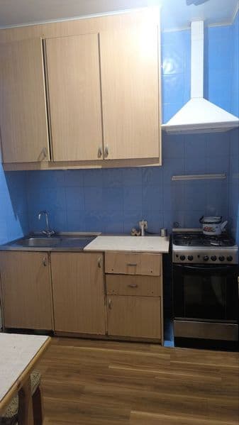 Чиланзар 9 квартал <br />
2/4/4<br />
Чистая, всё необходимо