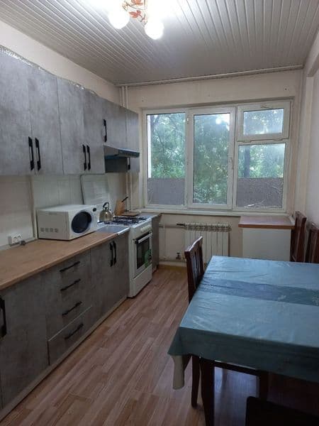 3-комнатная, 2 этаж, подъезд с домофоном. Крытая стоянка для — фото 2