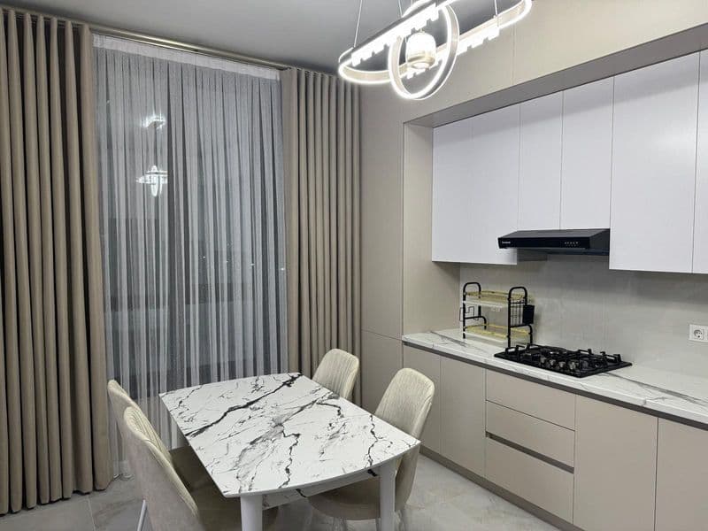 O'z Mahal turar joy majmuasida 2 xonalik, 64 kv m maydonga e