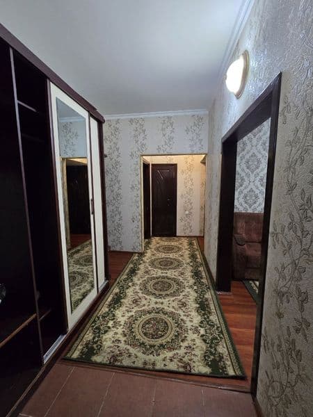 Сдаю 4 х комн кв<br />
Мебел и техника имеется<br />
Рядом е