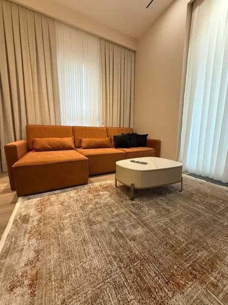 Район: Мирабадский<br />
Ориентир: Госпитальный рынок<br />
