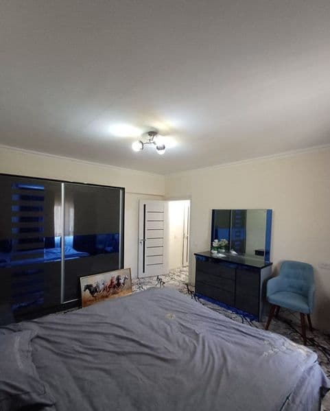 Olmazor Chorsu metro yaqinda 1 xona uy ijaraga <br />
Oilaga