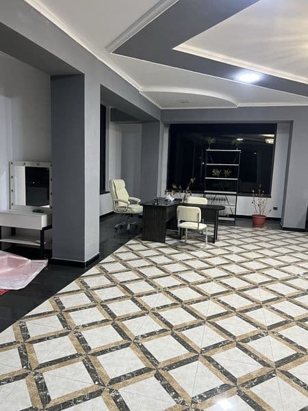 Сдаётся в аренду 3-й этаж 120кв метров<br />
Помещение подхо — фото 2