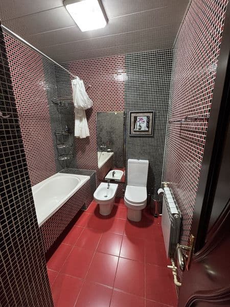 kvartira arendaga beriladi 1 etaj<br />
2 ta sanuzeli bor<br — фото 2