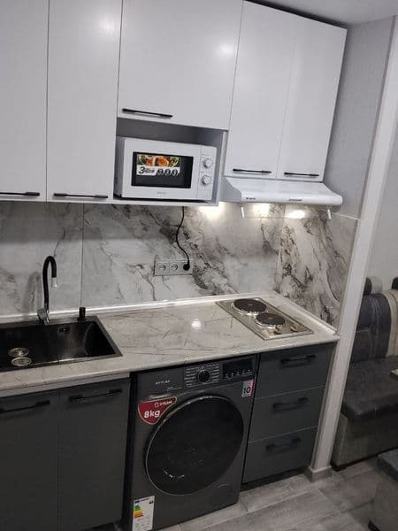 Сдадим квартиру только максимум два человека <br />
Только п