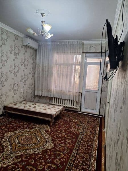 Здаецая 2 комнатная квартира массив куйлук 2 4 этаж  4 этажа