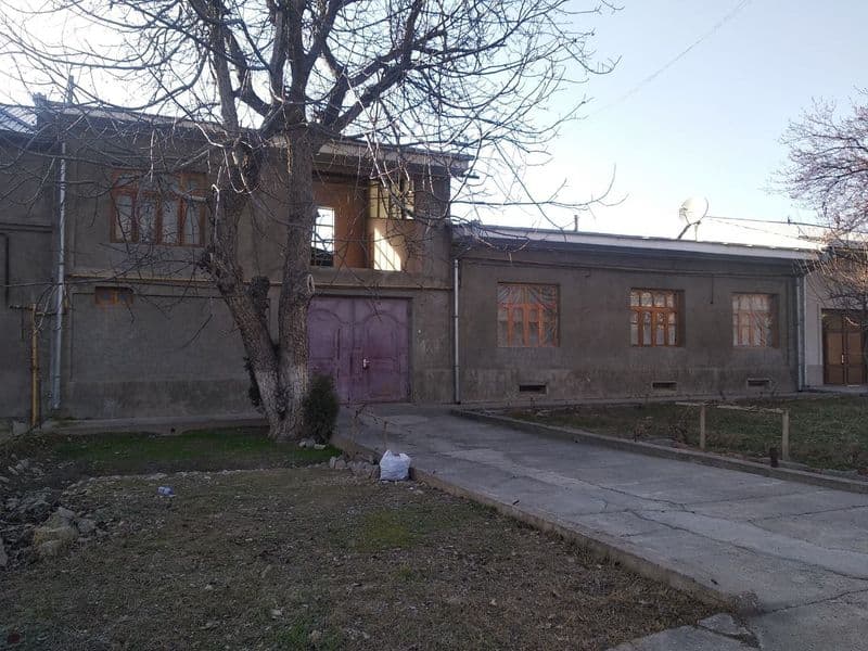 Bodomzorda uy arendaga beriladi srochna <br />
2 sotik 5 xon