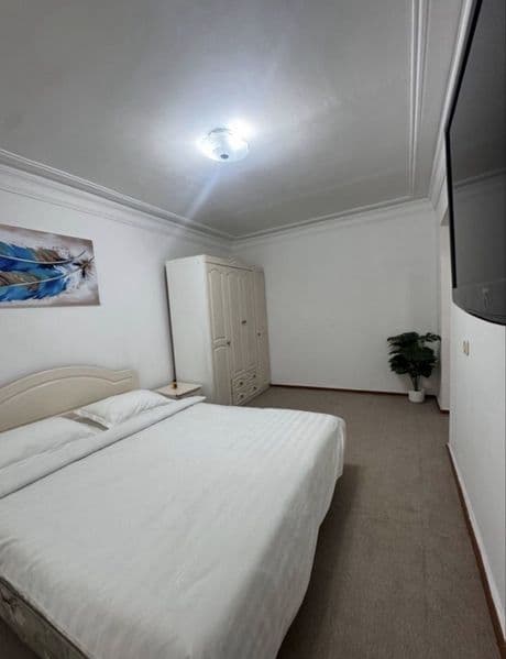 Срочно метро Новза 1 комнатная . Укомплектована полностью.