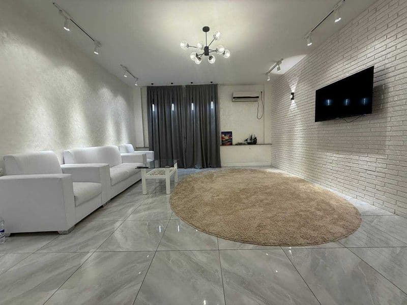 "Сдаю квартиру в аренду в центре Ташкента.<br />
<br />
Райо