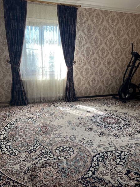 Район - Алмазарский<br />
Ориентир - Корасарой<br />
Комнат 