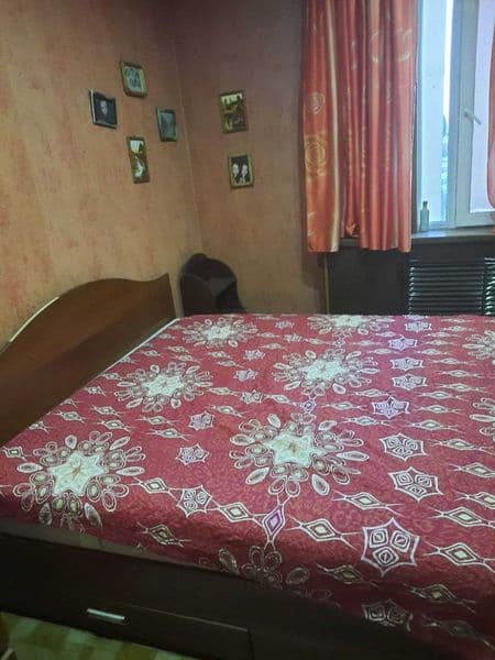 Сдаю комнату в аренду в 3-х комнатной квартире. В квартире е