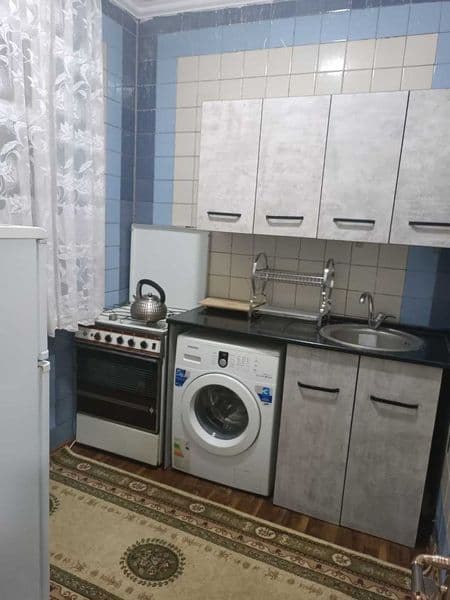 Чилонзор-9 Жахон тилларини олдида 4-хонали уй талабалар ижар