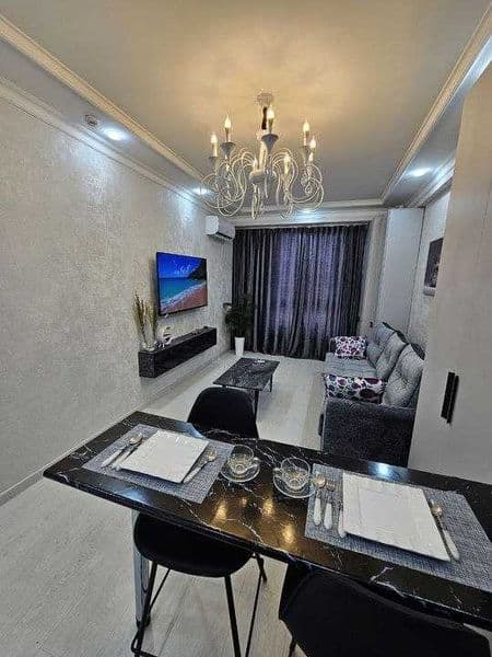 — Агентство недвижимости.<br />
Имеется огромная база кварти