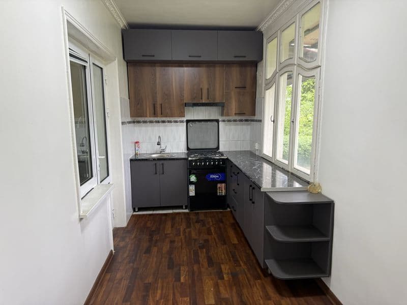 Sergli 4 yolni yuzda indeks metroga 5 mintlik yol 1 etaj 4 x