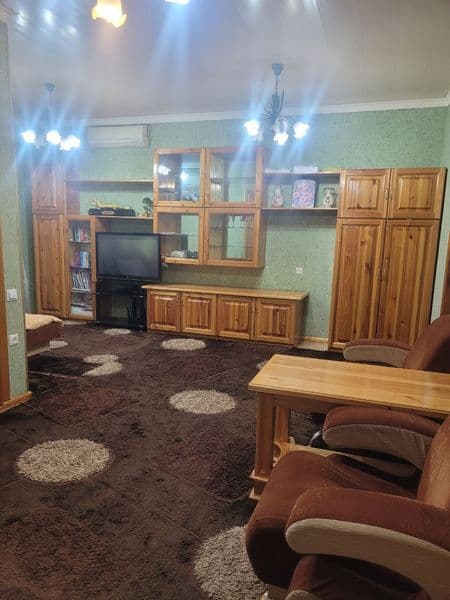 Сдам на Максим Горького ,высокопотолочный дом.Комнаты смежны