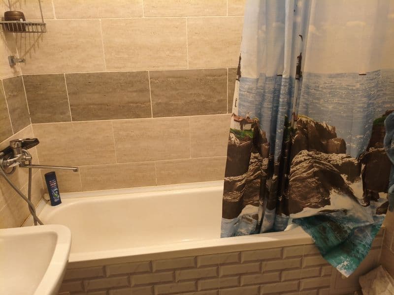 Kvartira arenda oqiydigon ishlaydigon  bollarga sheriklilkga