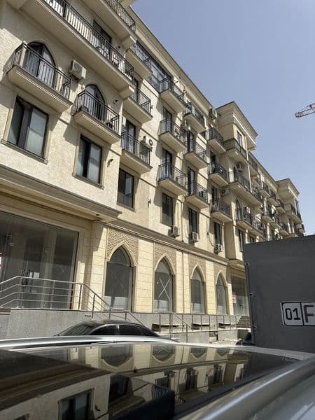 Чорсу Заркайнарда янги курилган 3/3/5 уй, янги тамир, лифт, 