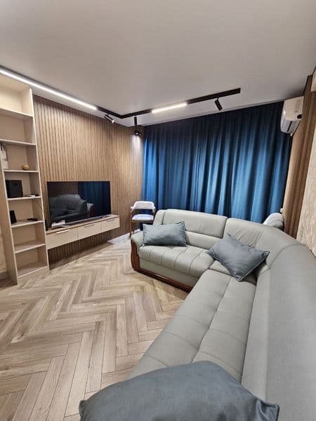 Сдается квартира. Метро Ойбек. 2 комнатная. С мебелью свежий