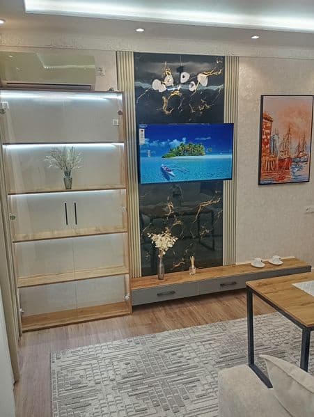 Сдается 1/2 комнатная квартира , с обстановкой, новый Евроре