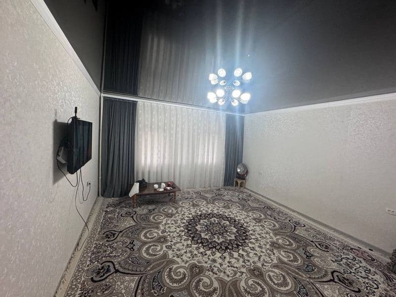 Район - Алмазарский<br />
Ориентир - Парк победа<br />
Комна